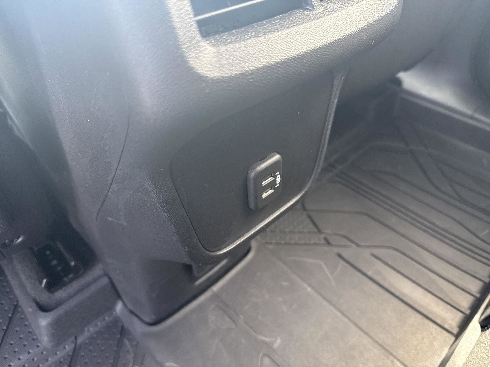 Used 2024 Chevrolet Equinox LT FWD image 9
