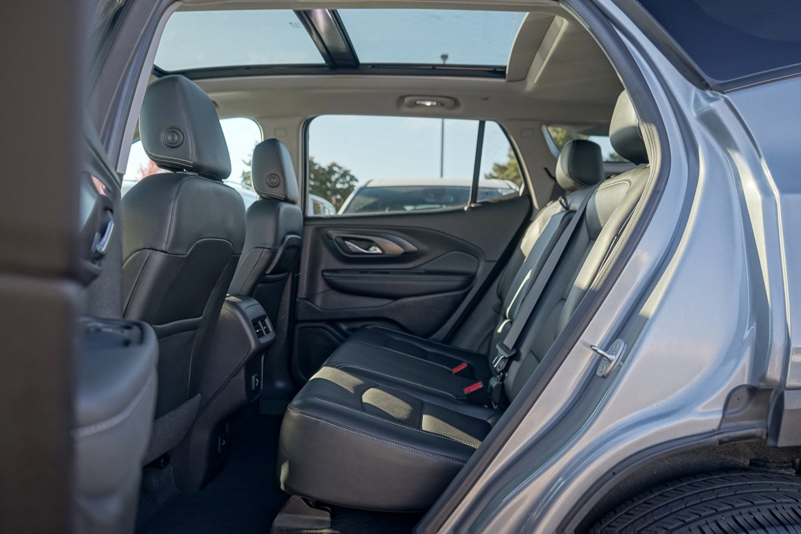 Used 2023 GMC Terrain SLT w/ Infotainment Package II image 24