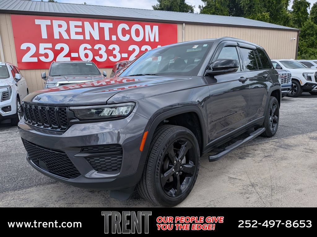 Used 2024 Jeep Grand Cherokee Altitude AWD/4WD image 1