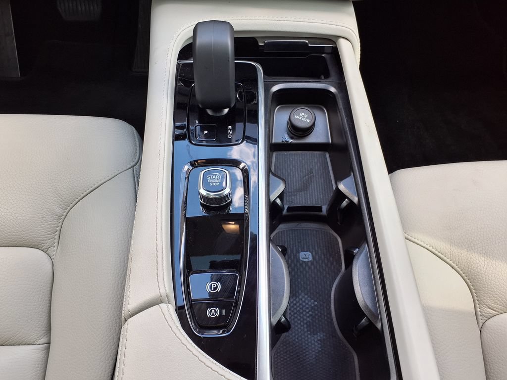 Certified 2025 Volvo XC90 B6 Plus AWD/4WD image 33