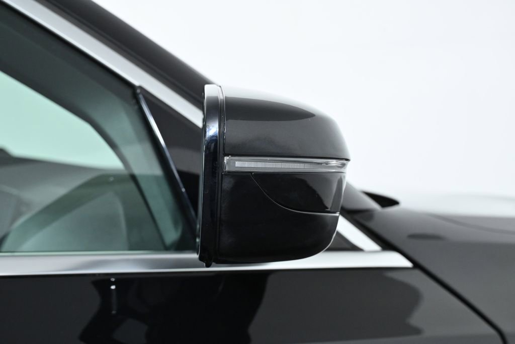 Used 2019 BMW 330i xDrive Sedan w/ Driving Assistance Package image 11