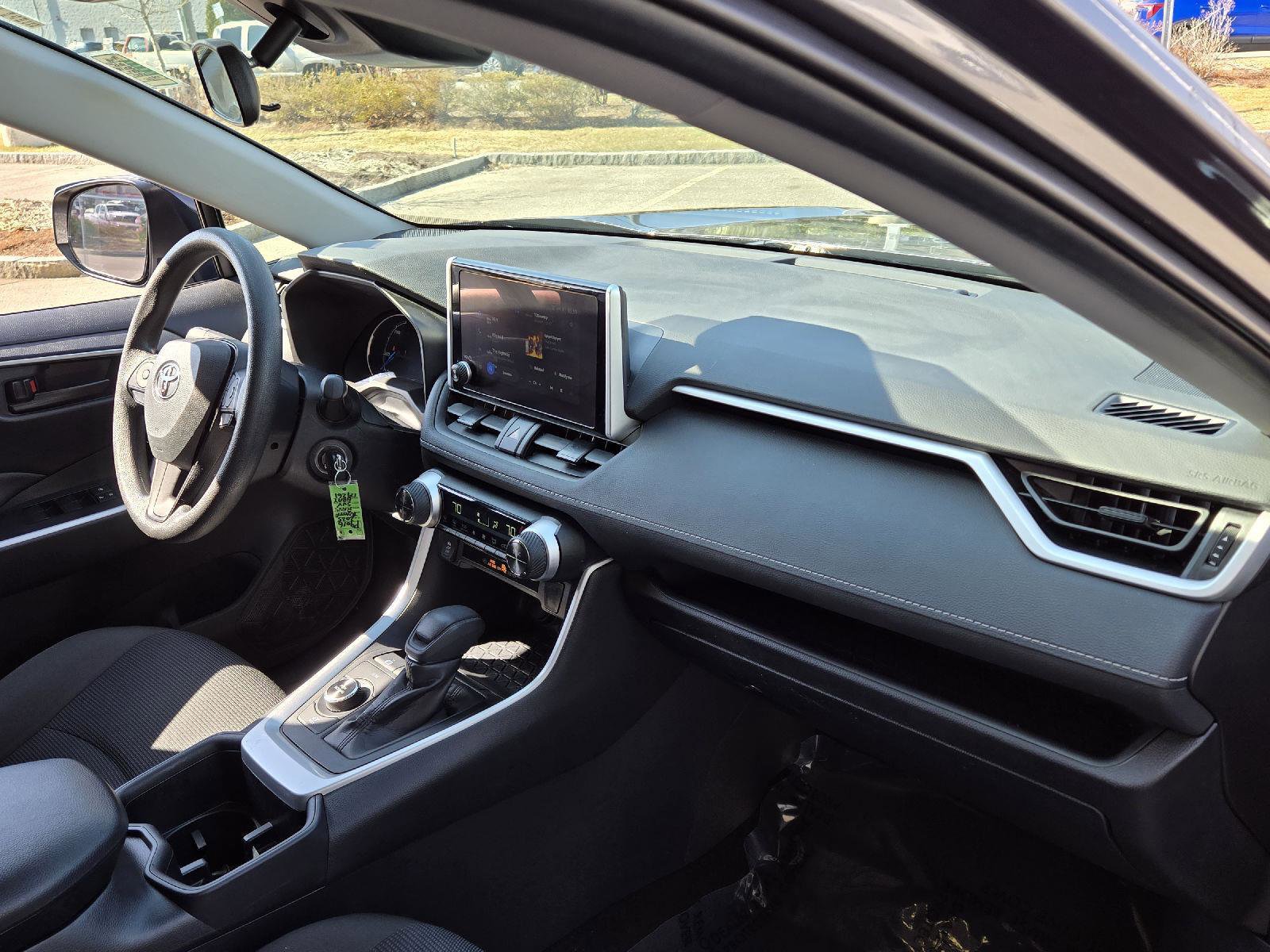 Used 2025 Toyota RAV4 LE AWD/4WD image 15