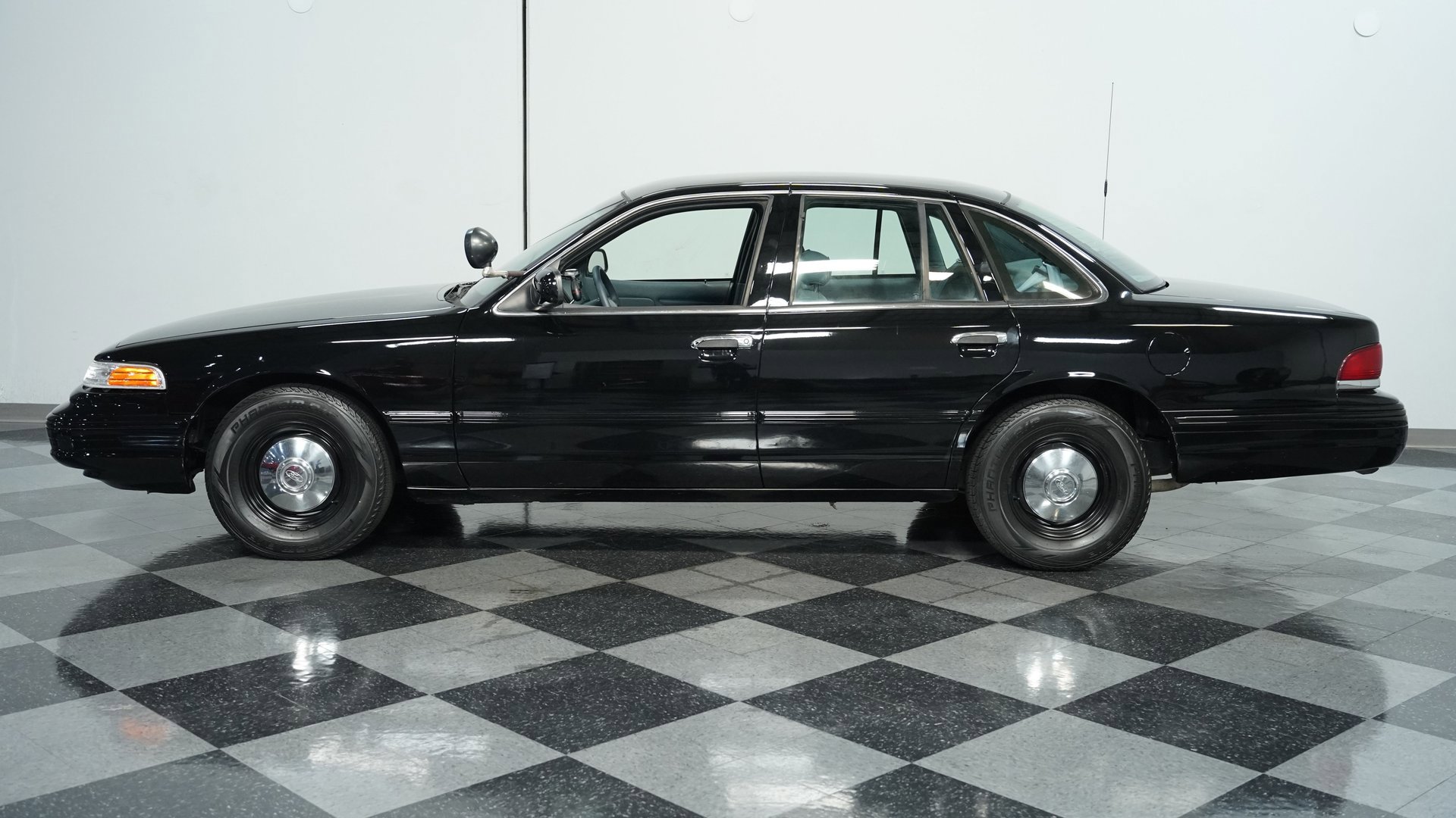 Used 1997 Ford Crown Victoria Police Interceptor image 2