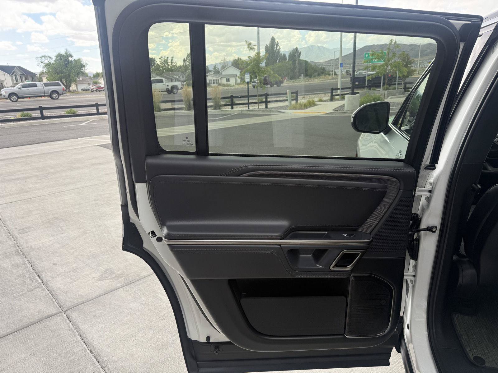 Used 2023 Rivian R1S Adventure AWD/4WD image 14