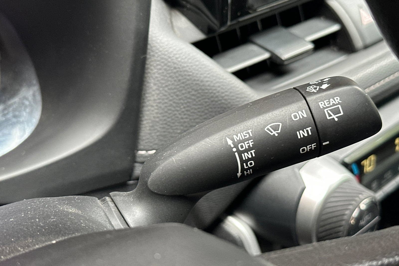 Used 2022 Toyota RAV4 LE AWD/4WD image 33