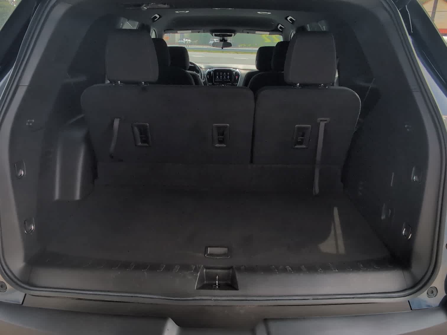 Used 2023 Chevrolet Traverse LT FWD image 11