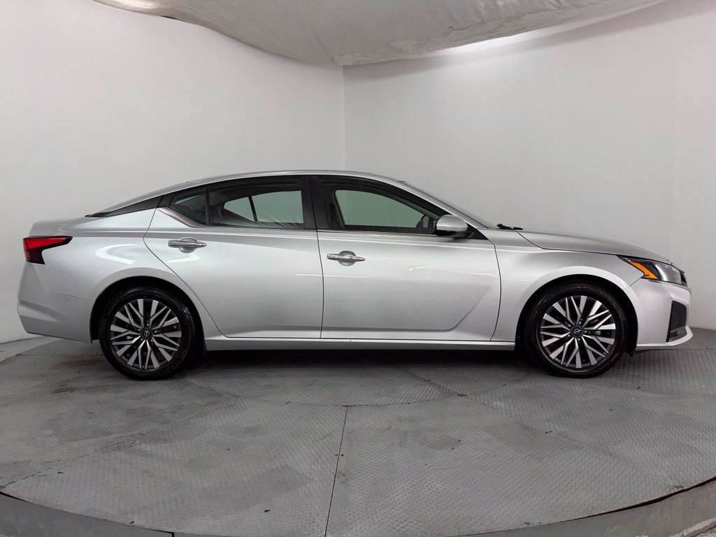 Used 2023 Nissan Altima 2.5 SV w/ SV Premium Package FWD image 5