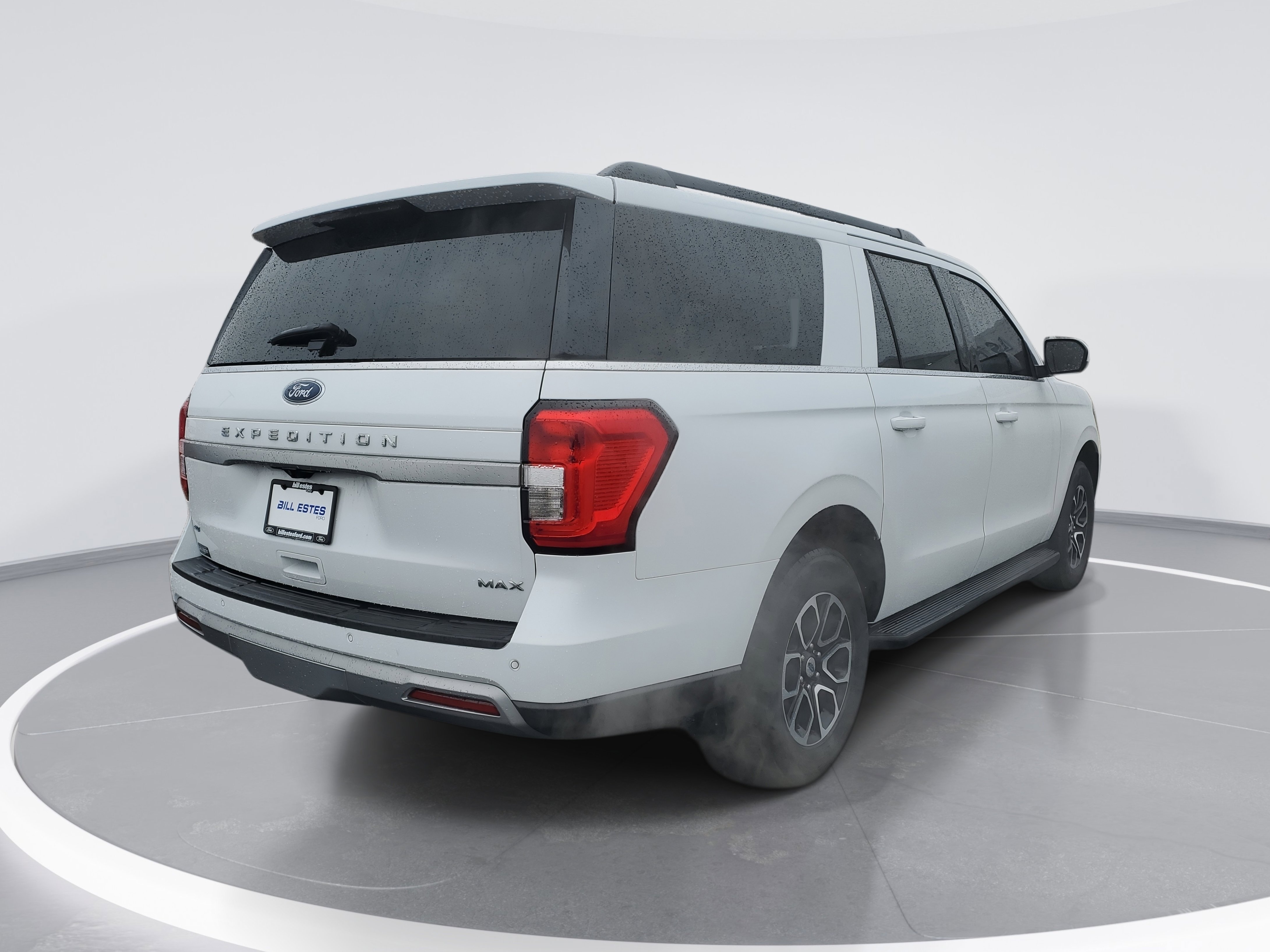 Used 2023 Ford Expedition Max XLT image 3