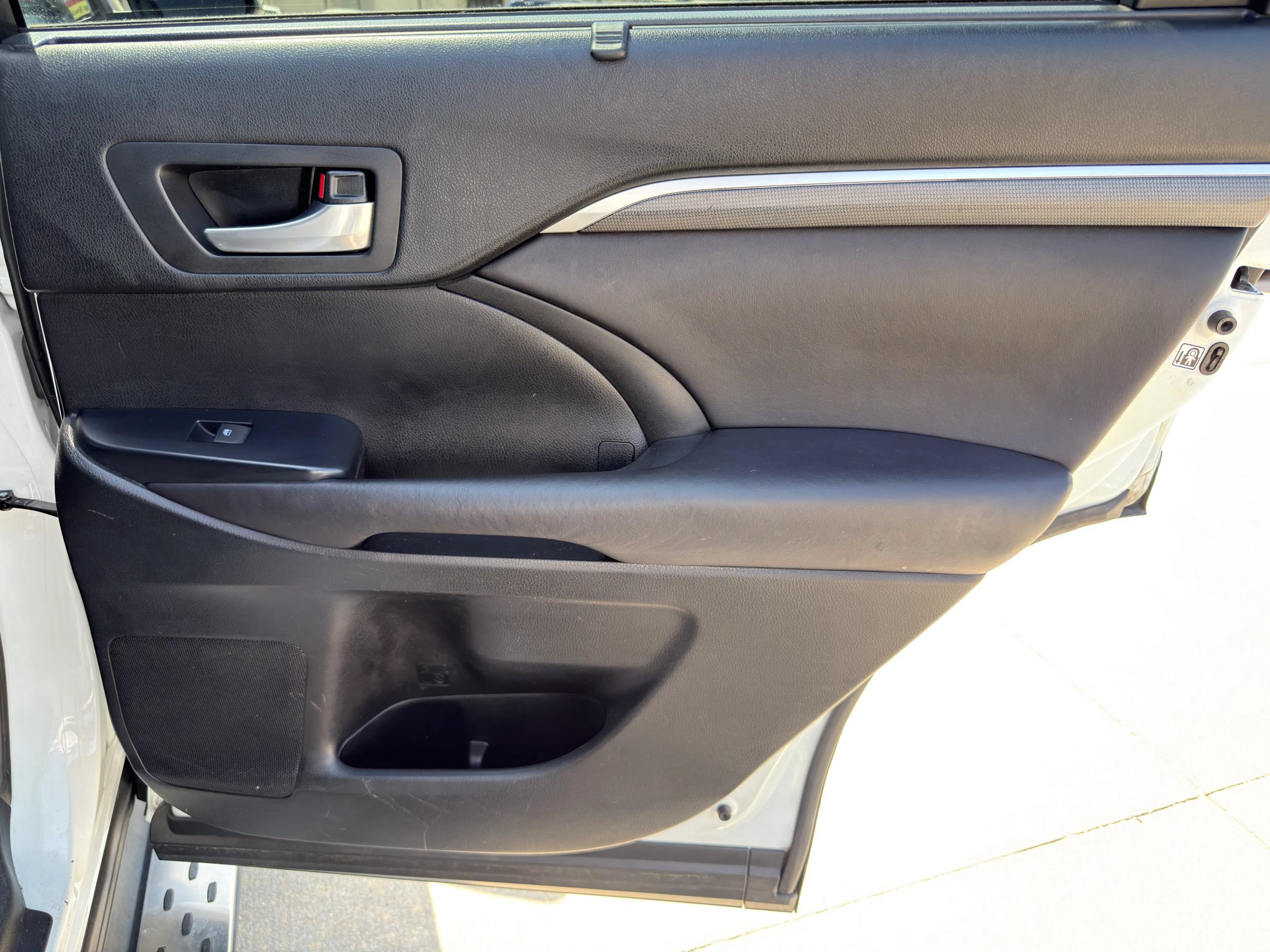 Used 2017 Toyota Highlander XLE FWD image 36