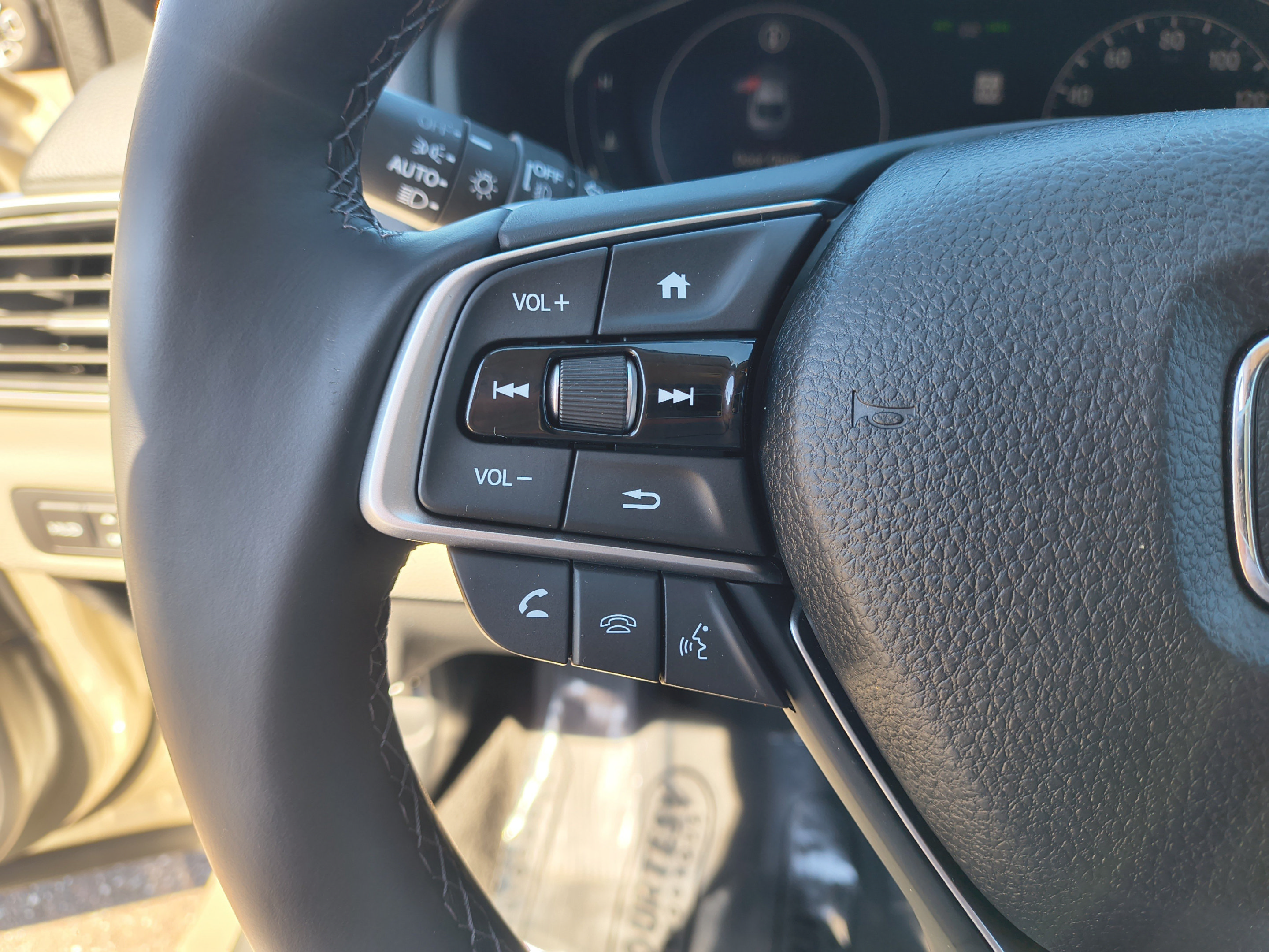 Used 2018 Honda Accord Touring image 27
