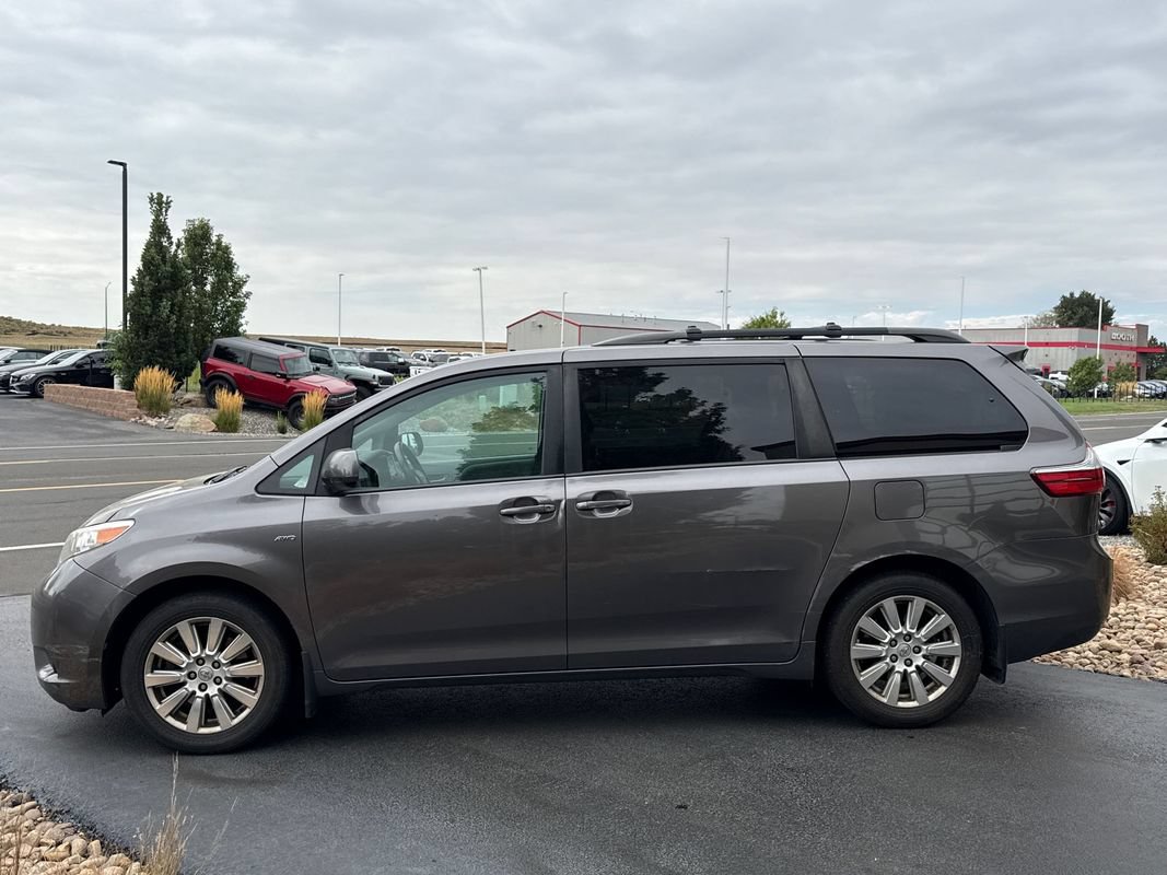 Used 2017 Toyota Sienna LE AWD/4WD image 18