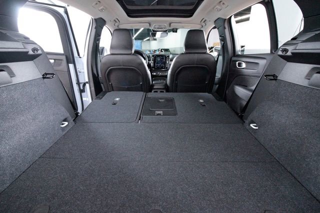 Certified 2025 Volvo XC40 B5 Ultra w/ Protection Package Premier image 29