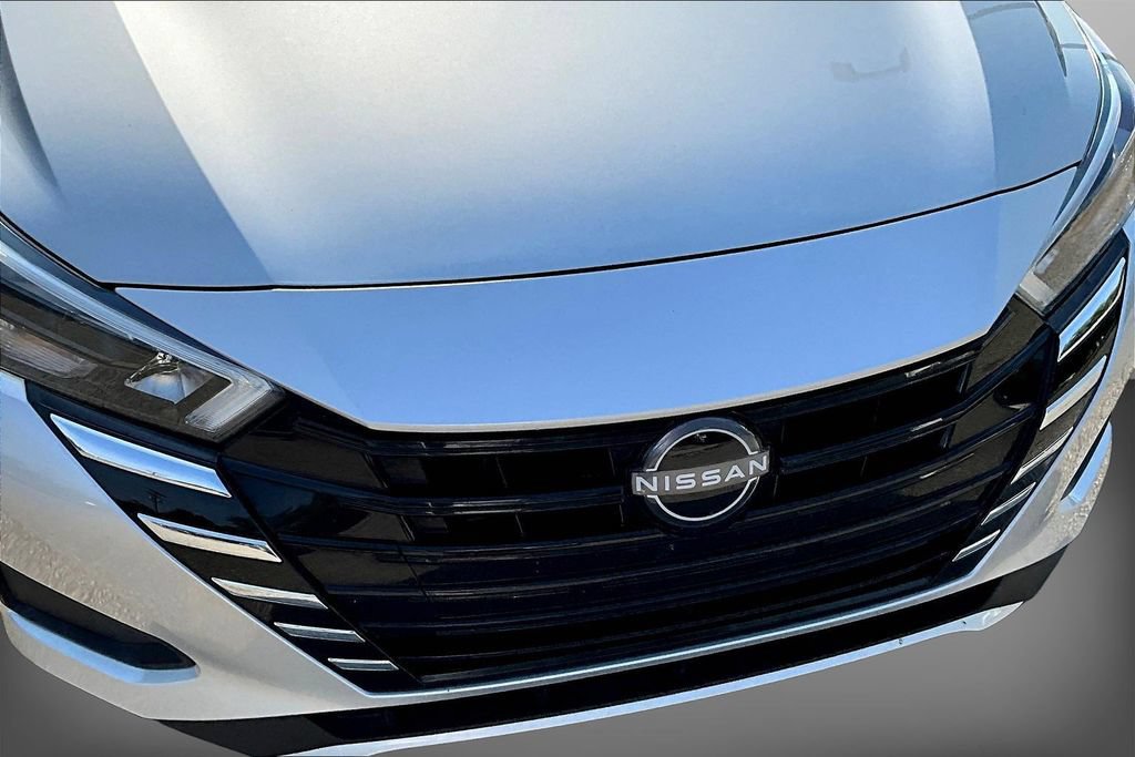 Used 2025 Nissan Versa SV FWD image 31