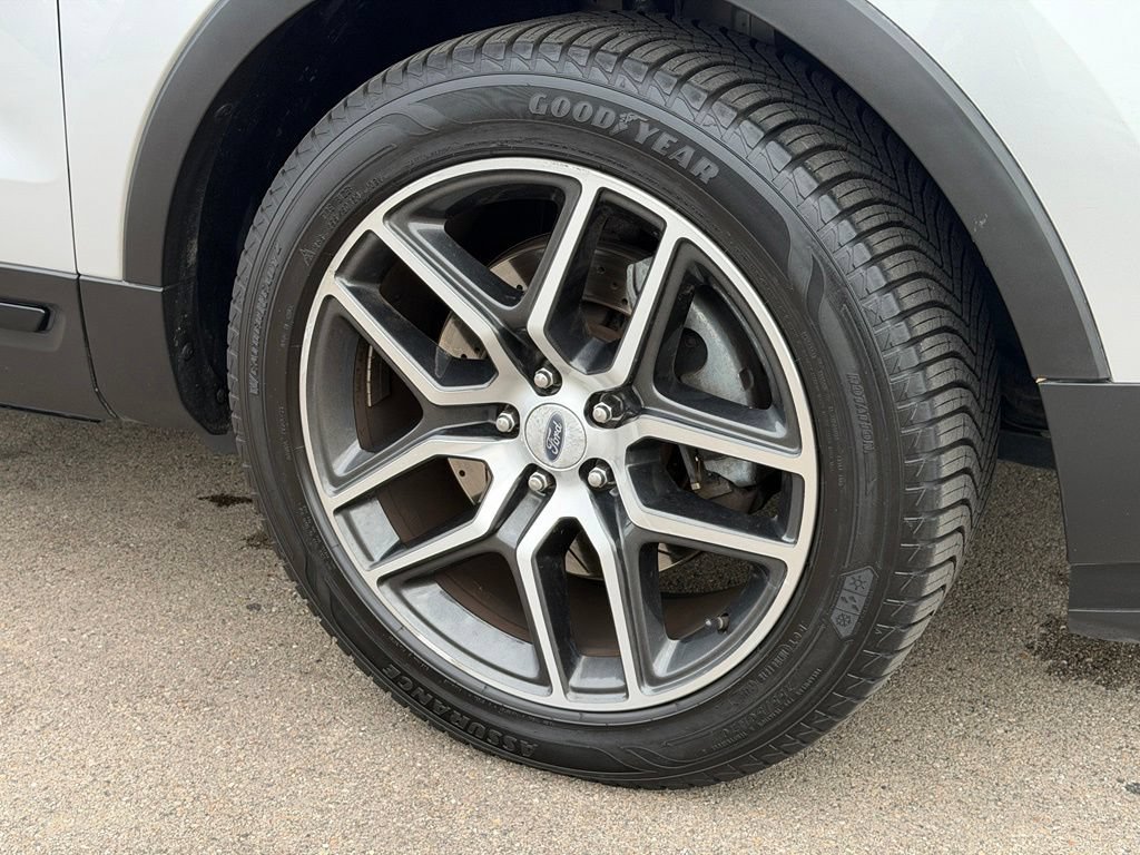 Used 2019 Ford Explorer Sport w/ Equipment Group 401A AWD/4WD image 30