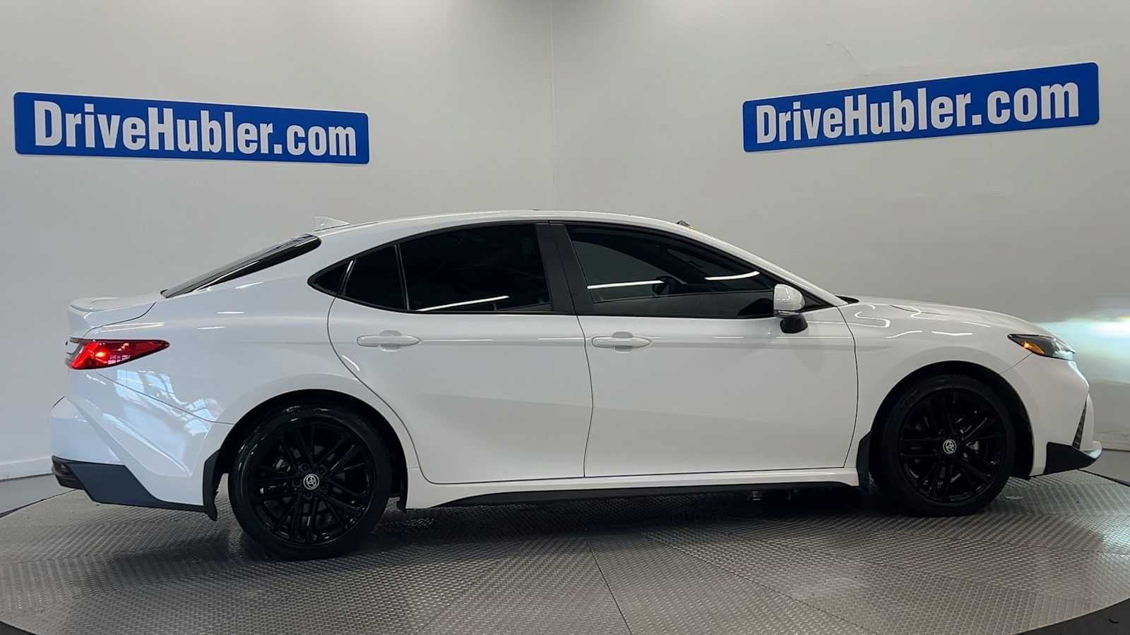 Used 2025 Toyota Camry SE w/ Convenience Package FWD image 8