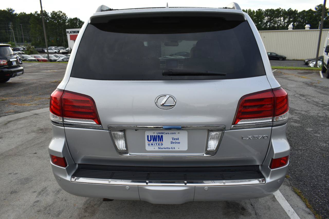 Used 2013 Lexus LX 570 4WD w/ Luxury Pkg image 7