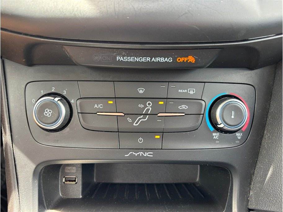 Used 2018 Ford Focus SE FWD image 23