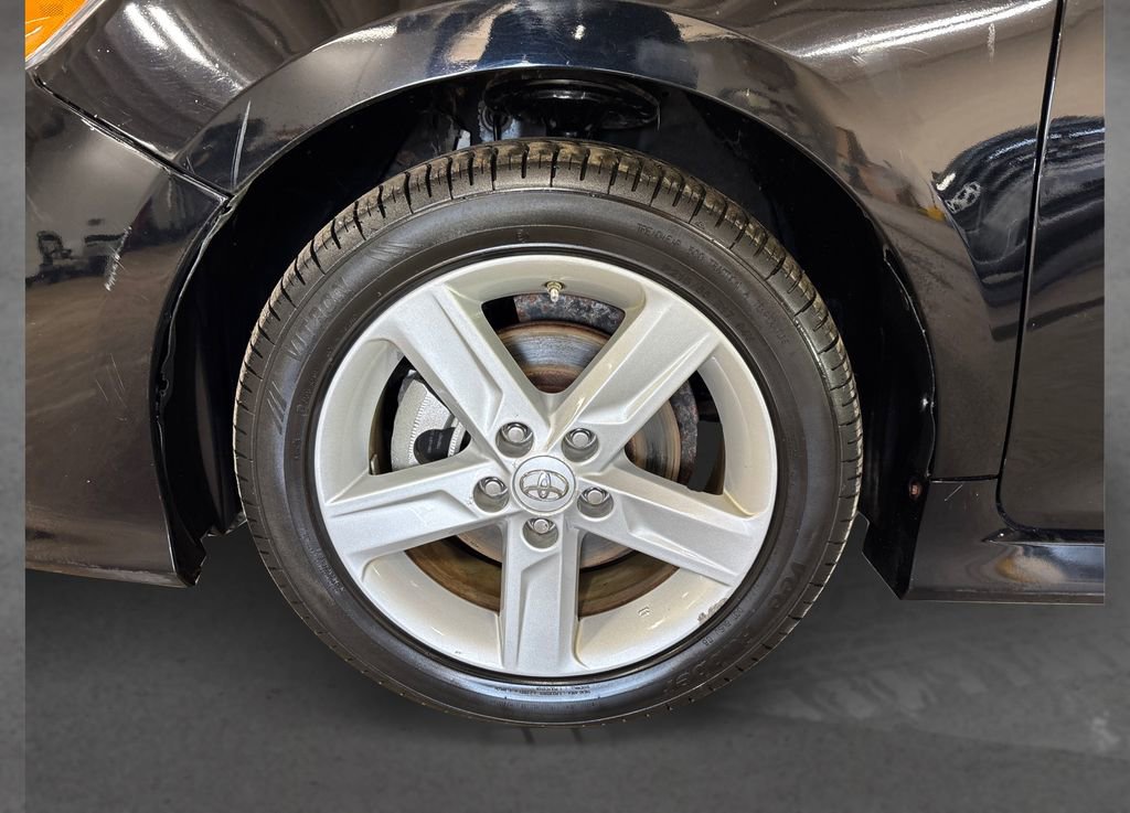 Used 2014 Toyota Camry SE image 12