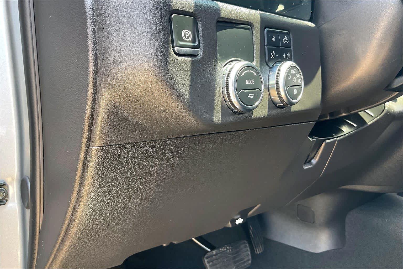 Used 2025 GMC Sierra 1500 SLT RWD image 32