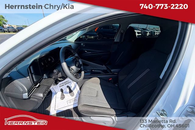 Used 2024 Hyundai Elantra SE FWD image 19