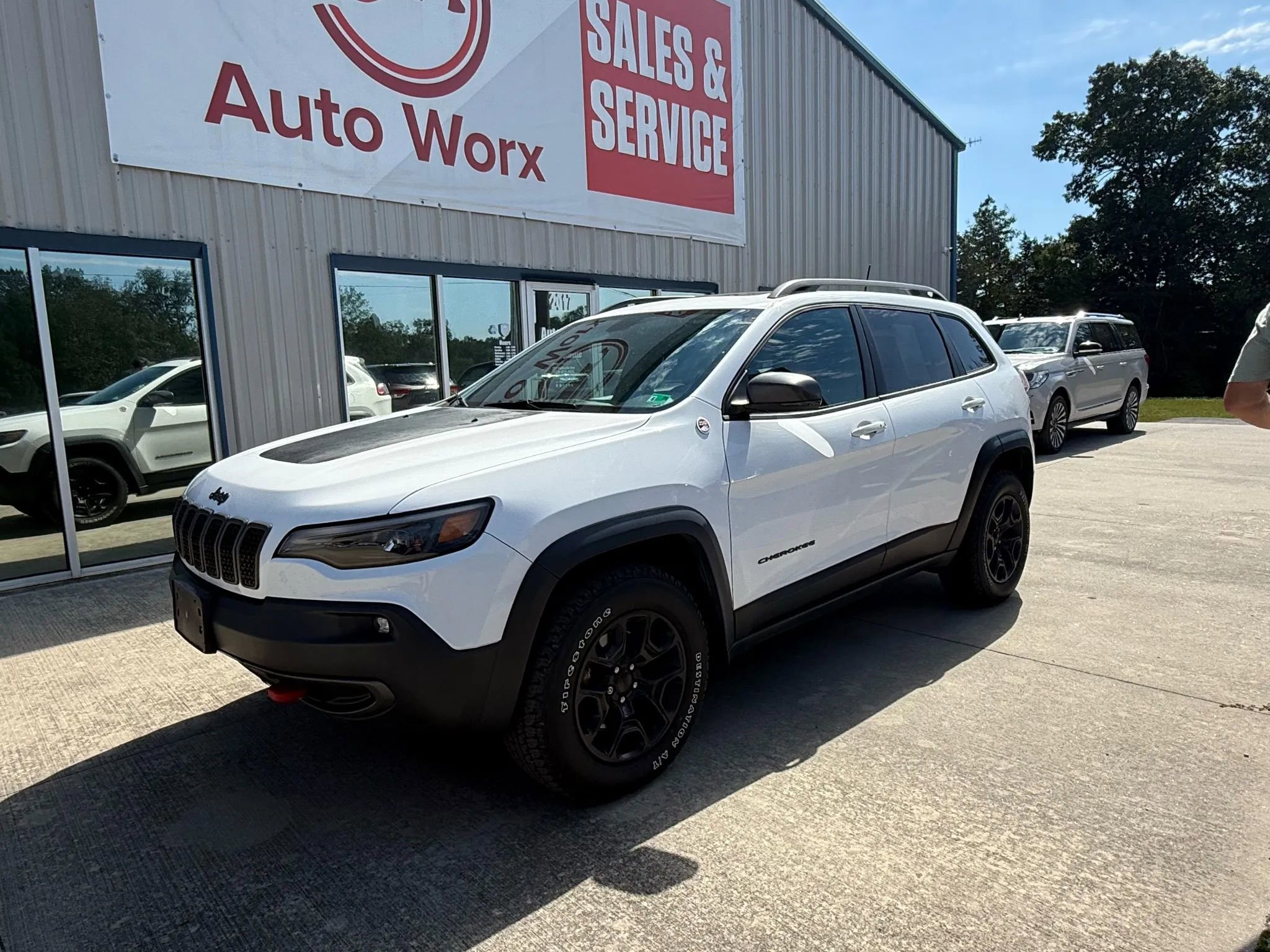 Used 2019 Jeep Cherokee Trailhawk w/ Comfort/Convenience Group image 23