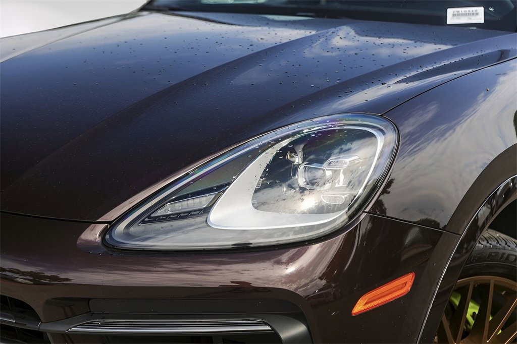 Used 2022 Porsche Cayenne Platinum Edition image 2