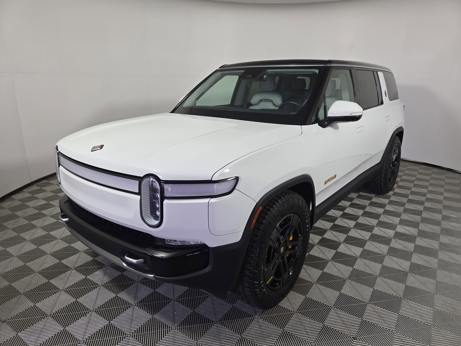 Used 2024 Rivian R1S Adventure