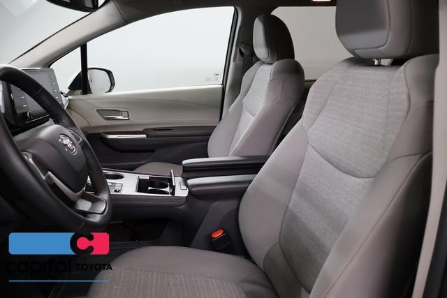 Used 2024 Toyota Sienna XLE FWD image 11