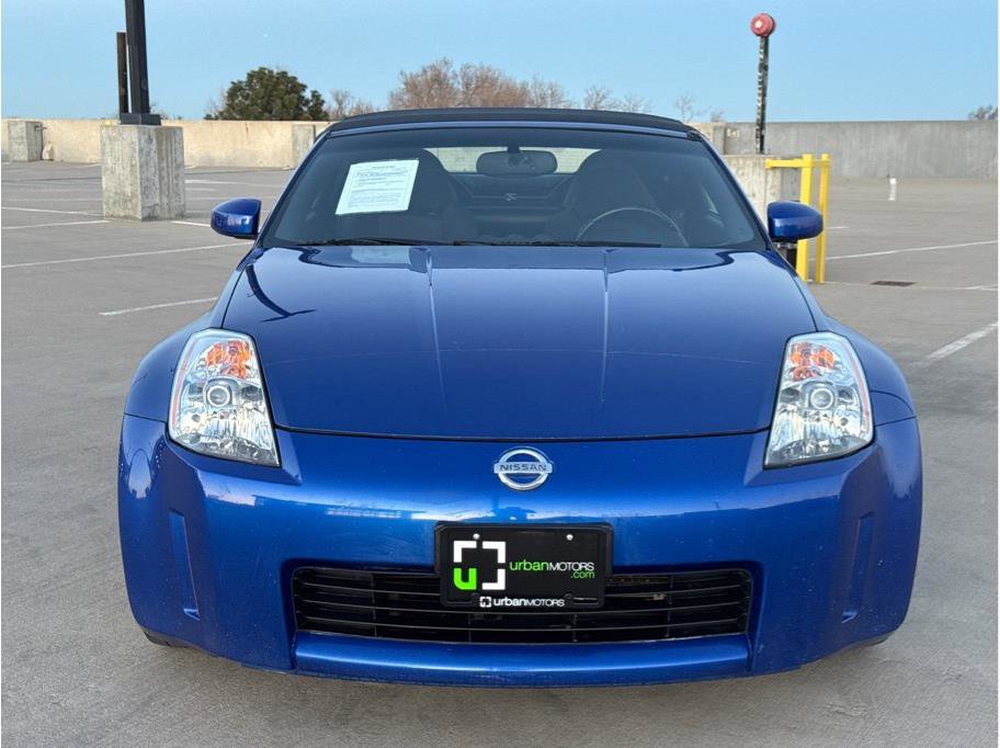 Used 2004 Nissan 350Z Enthusiast w/ Side Airbags Pkg image 2