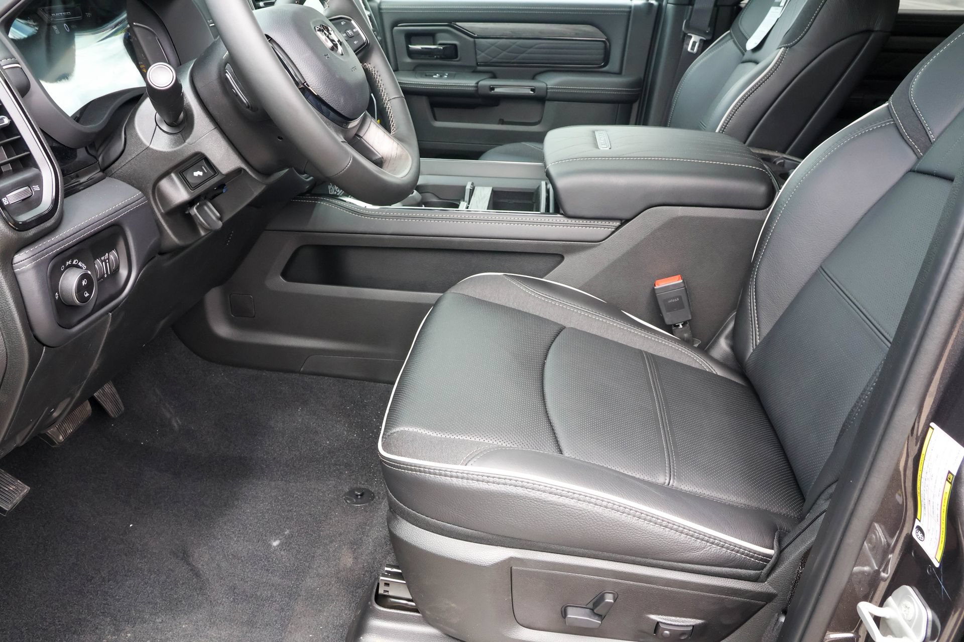 New 2026 RAM 2500 Limited AWD/4WD image 4