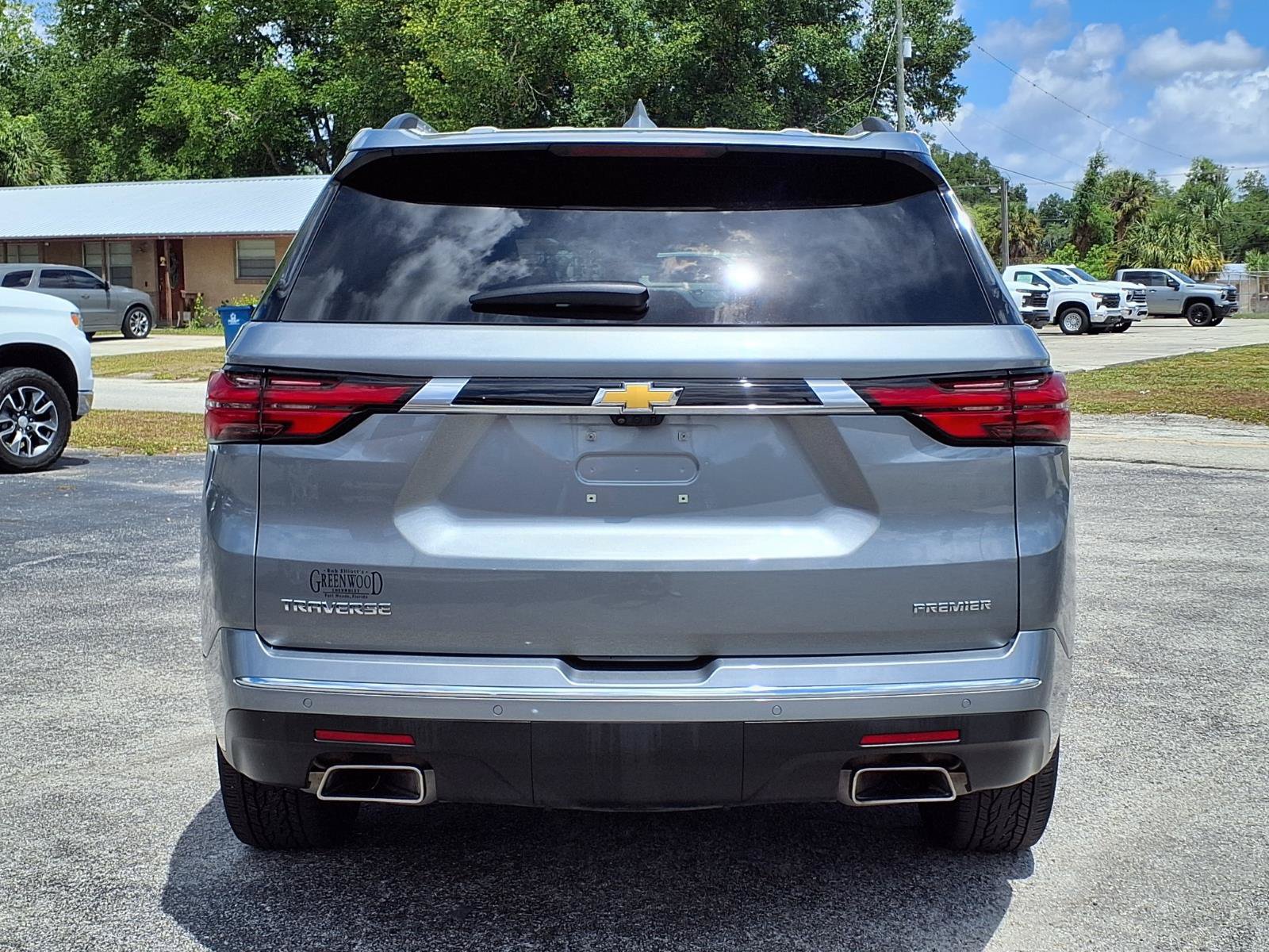 Used 2023 Chevrolet Traverse Premier FWD image 5
