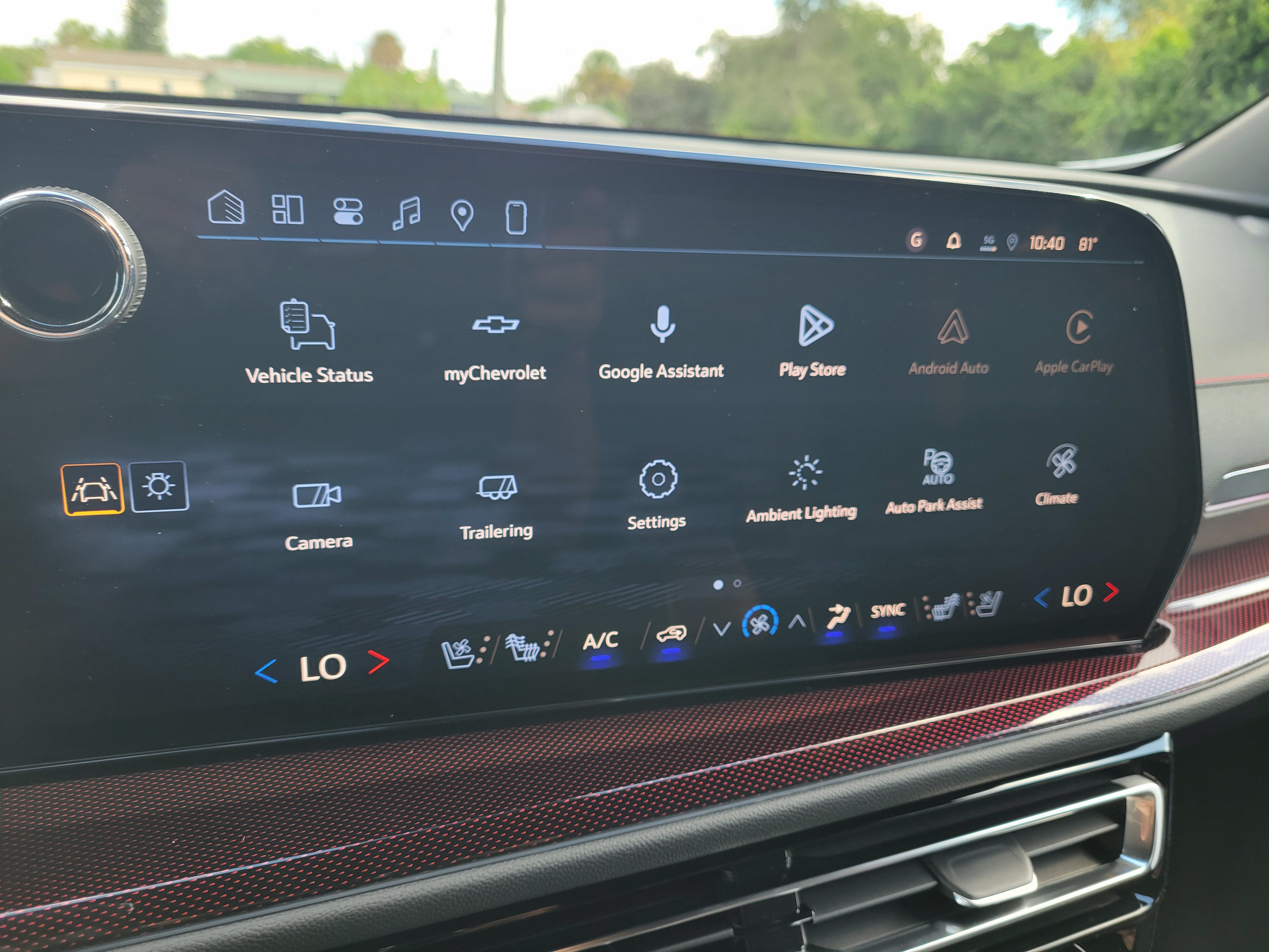 New 2027 Chevrolet Traverse RS w/ LPO, Floor Liner Package FWD image 19