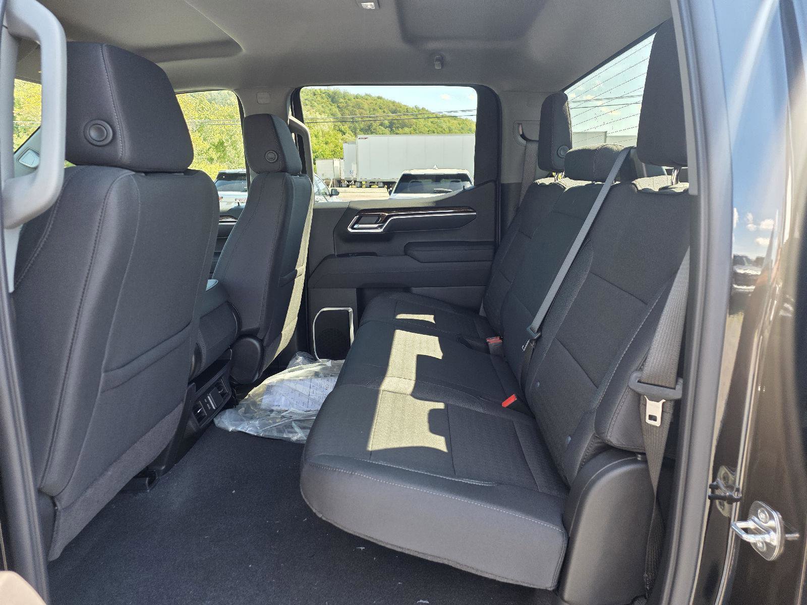 New 2026 GMC Sierra 1500 SLE image 23