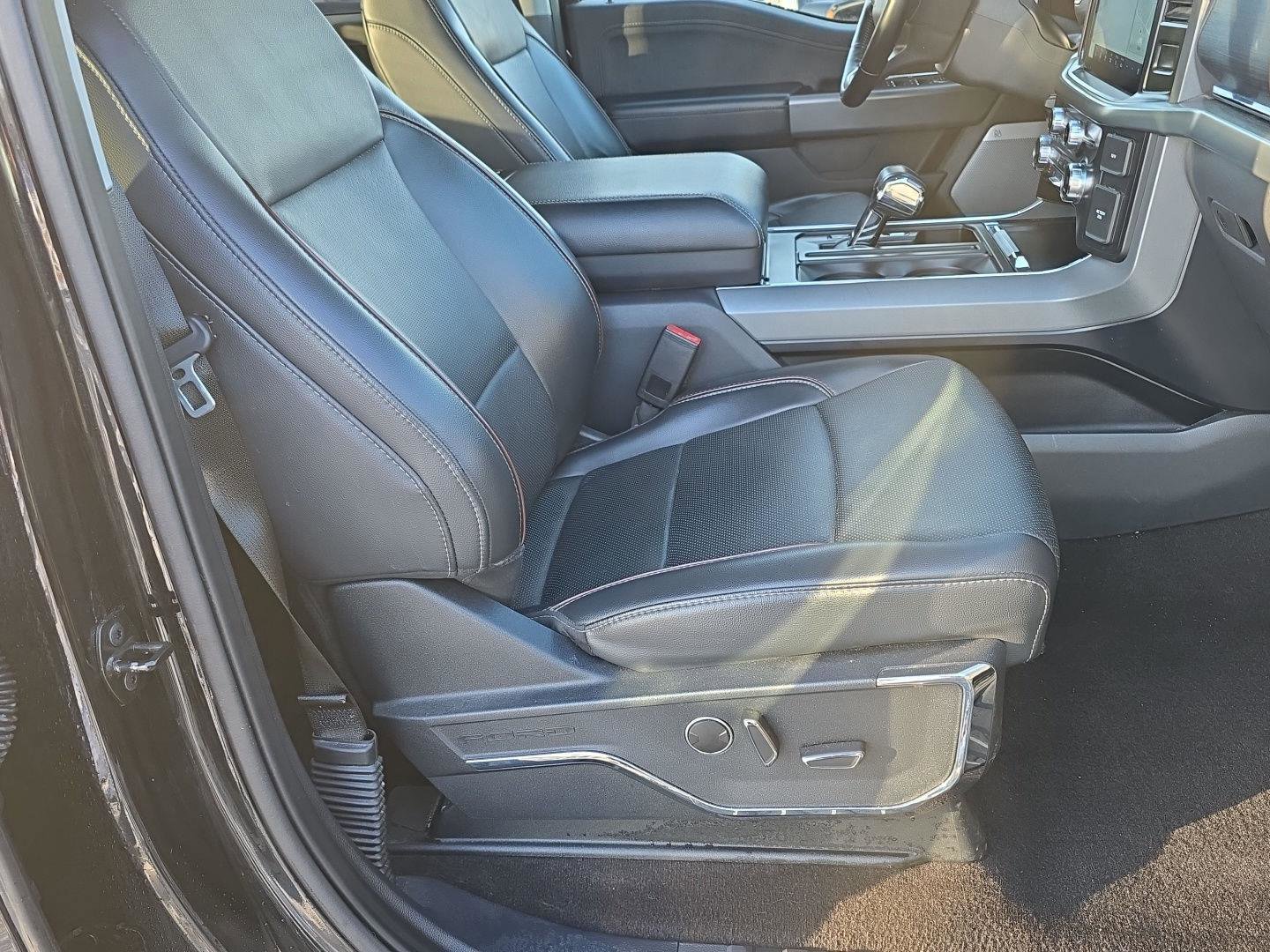 Used 2021 Ford F150 Lariat w/ Equipment Group 501A Mid image 31