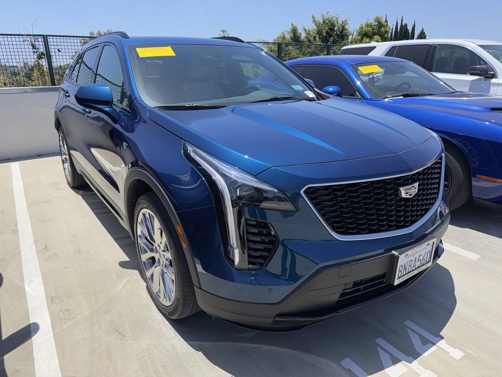 Used 2019 Cadillac XT4 Sport w/ Cold Weather Package FWD image 3