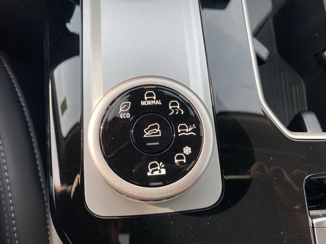 New 2025 Mitsubishi Outlander SE image 32