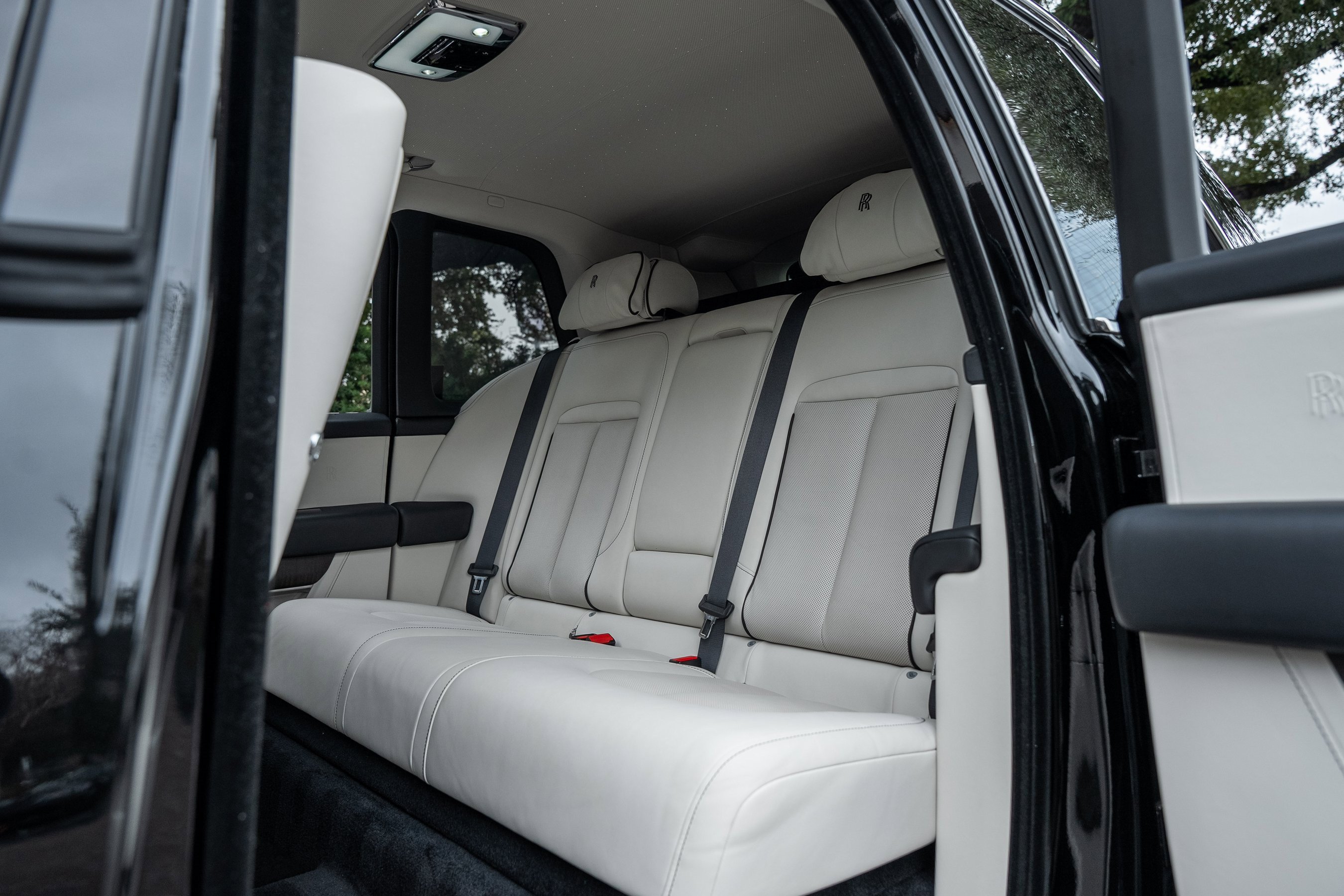 Used 2023 Rolls-Royce Cullinan w/ Cullinan Package image 45