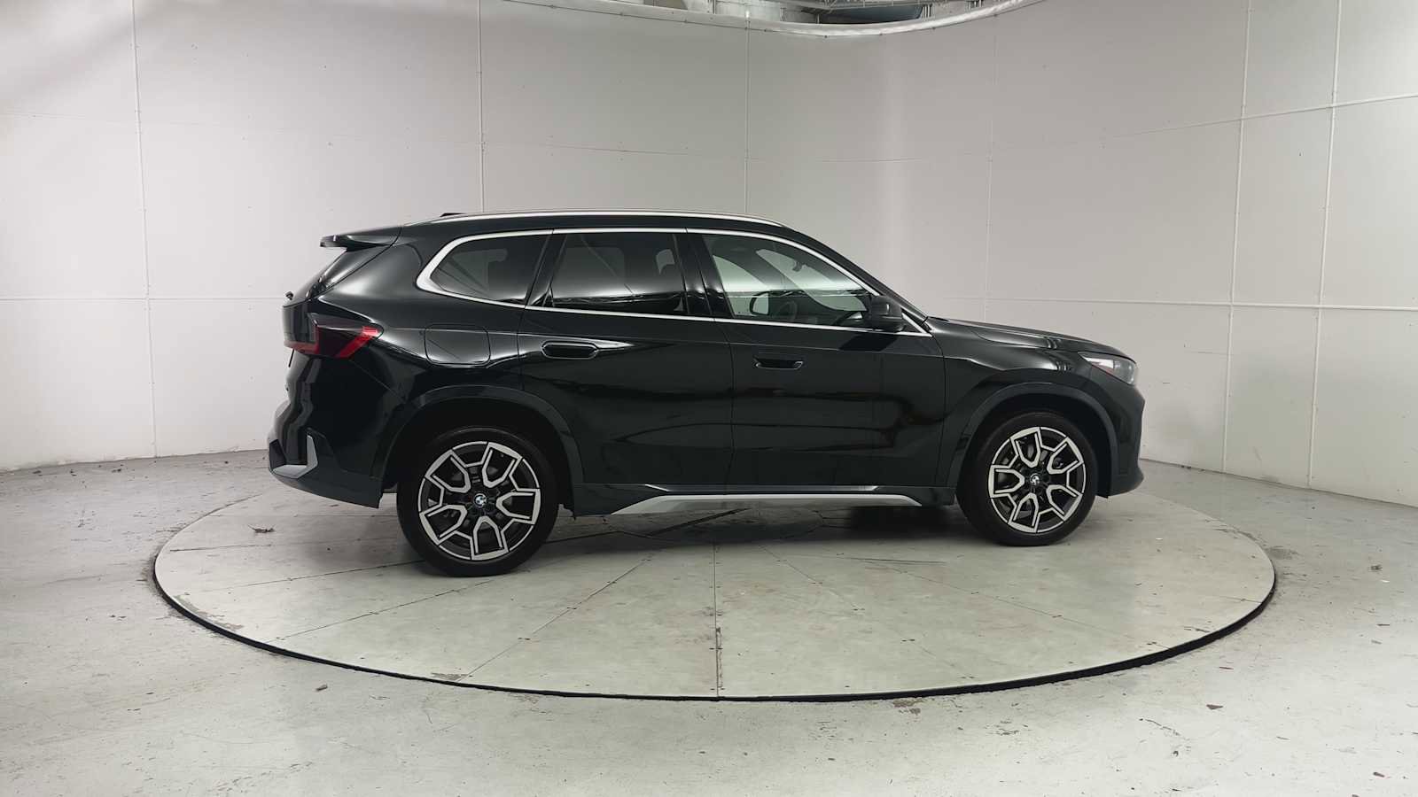 Used 2025 BMW X1 xDrive28i w/ Technology Package AWD/4WD image 9
