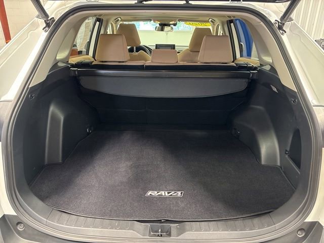 Used 2020 Toyota RAV4 XLE w/ Convenience Package AWD/4WD image 20