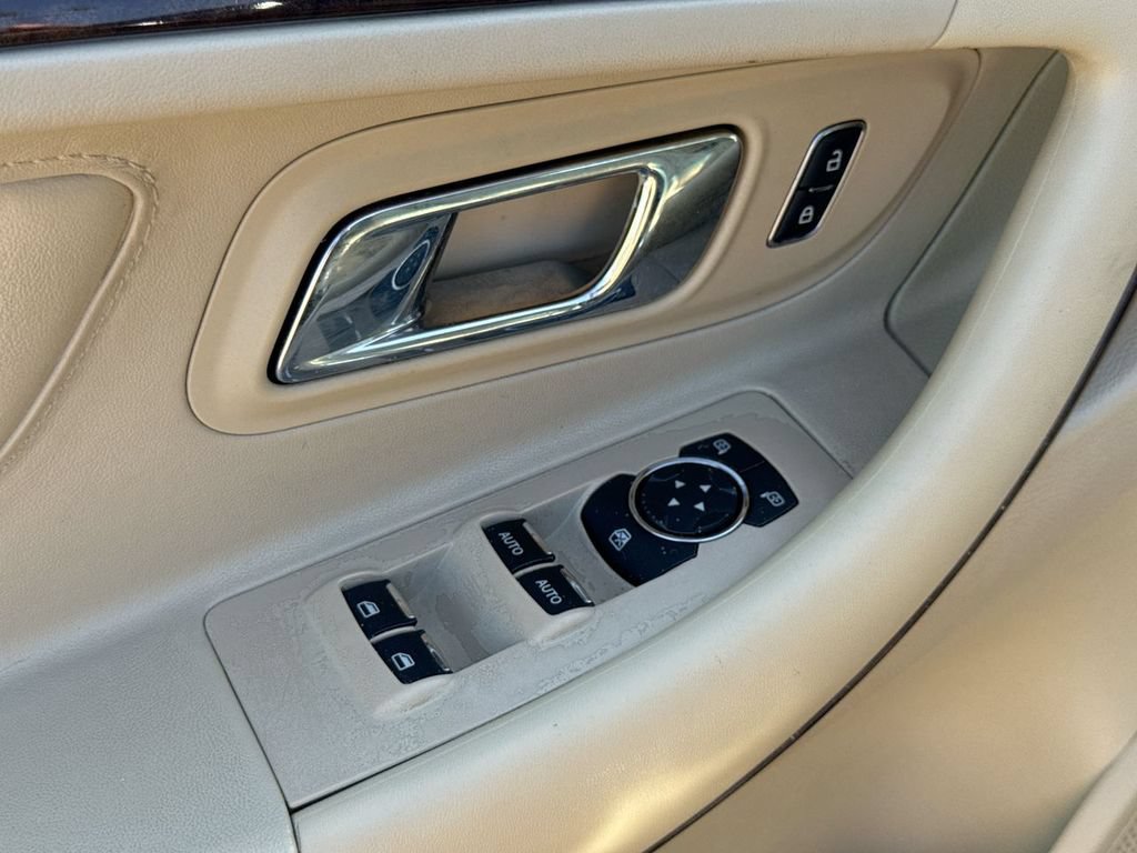Used 2018 Ford Taurus Limited FWD image 12