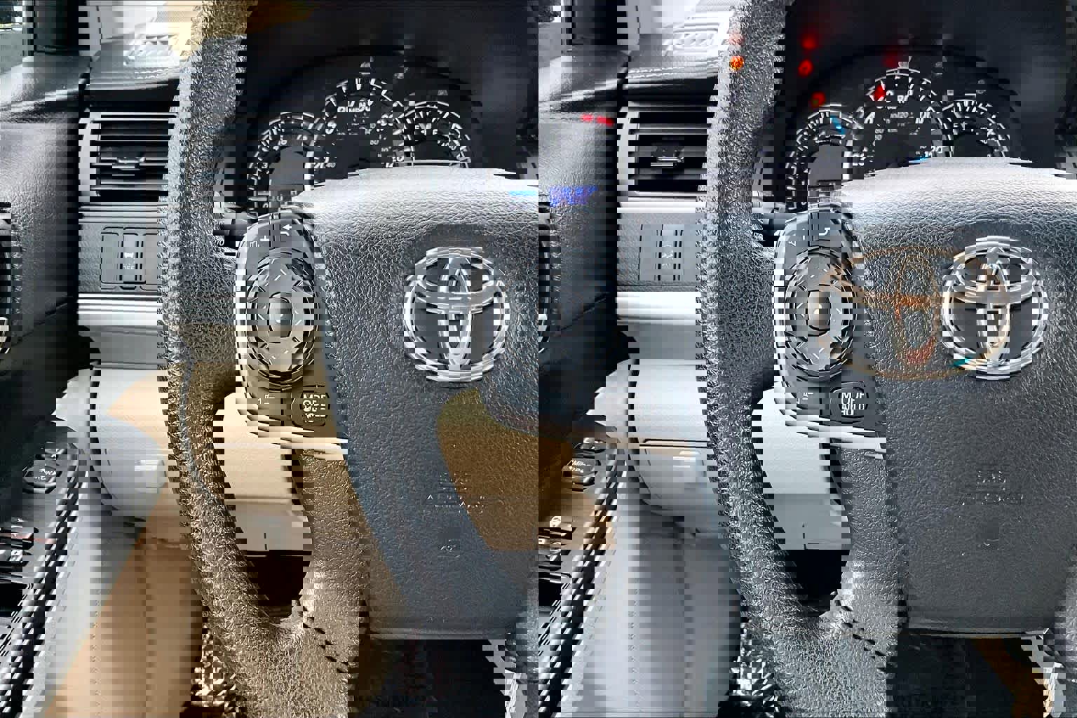 Used 2013 Toyota Camry LE image 23