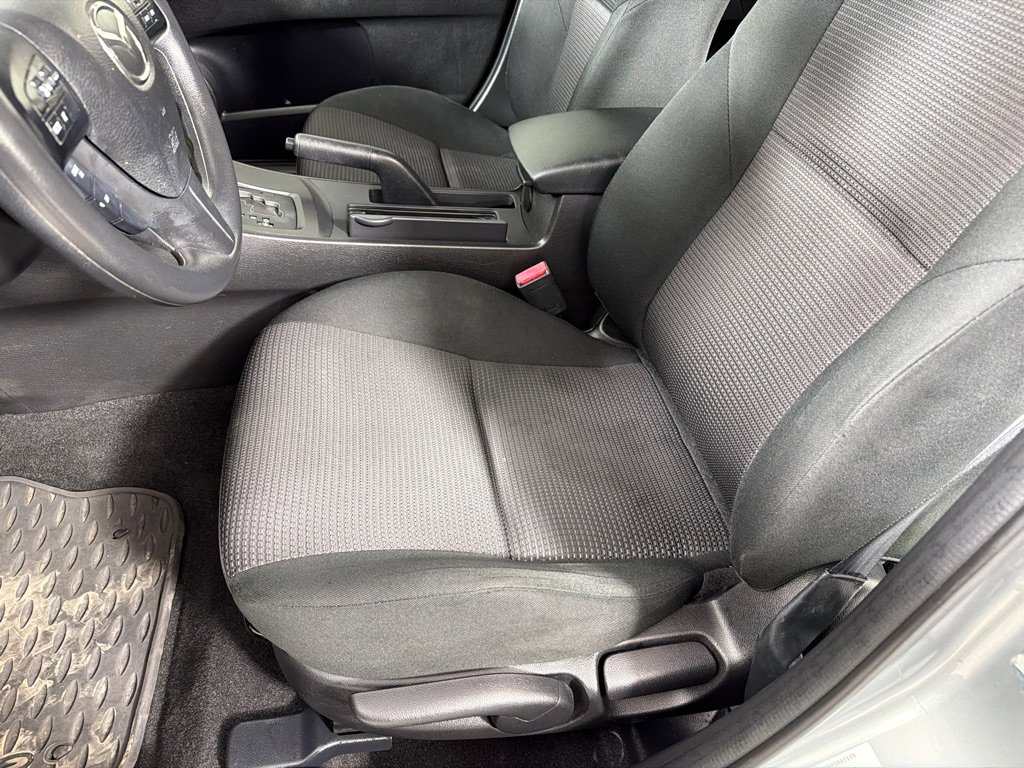 Used 2013 MAZDA MAZDA3 i Sport image 10