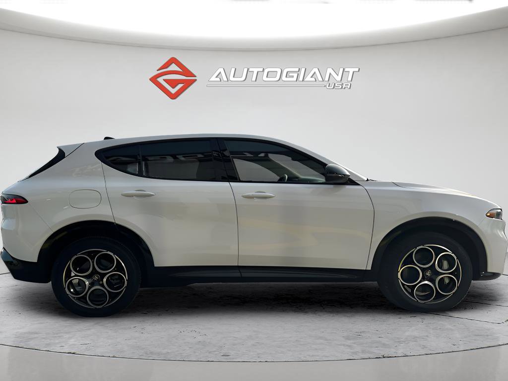 Used 2025 Alfa Romeo Tonale w/ Premium Package image 13