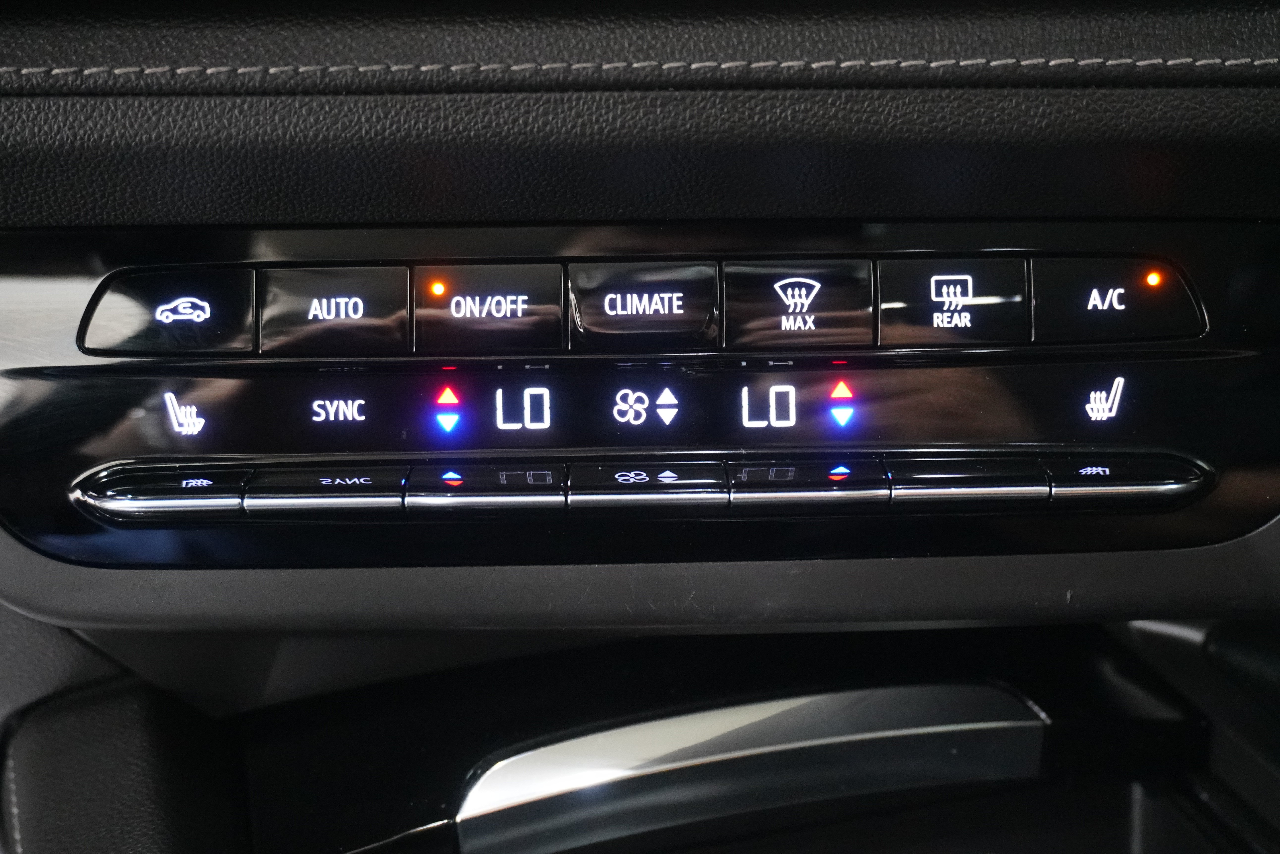 Used 2021 Buick Envision Essence w/ Sport Touring Package FWD image 21