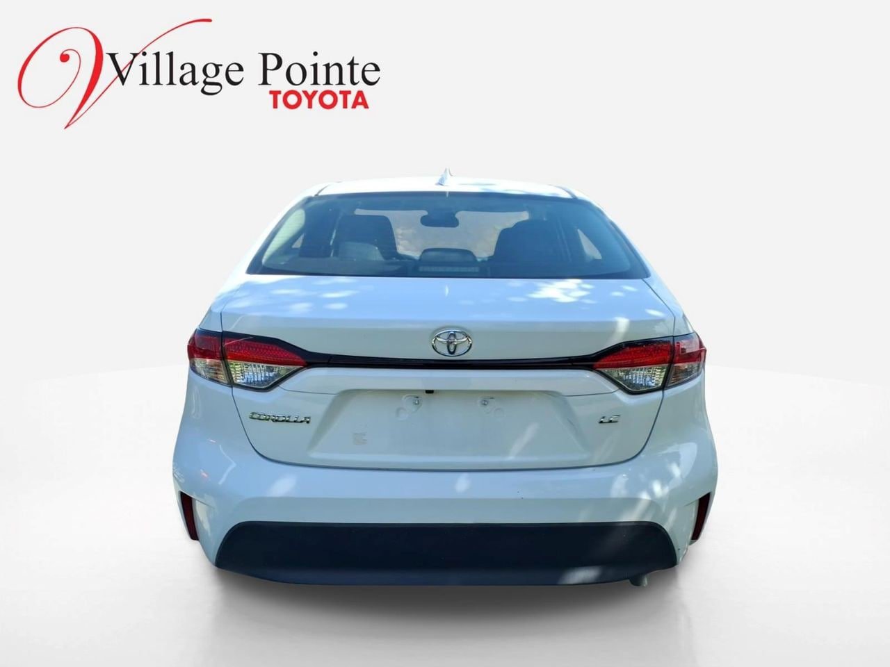 Used 2024 Toyota Corolla LE FWD image 3