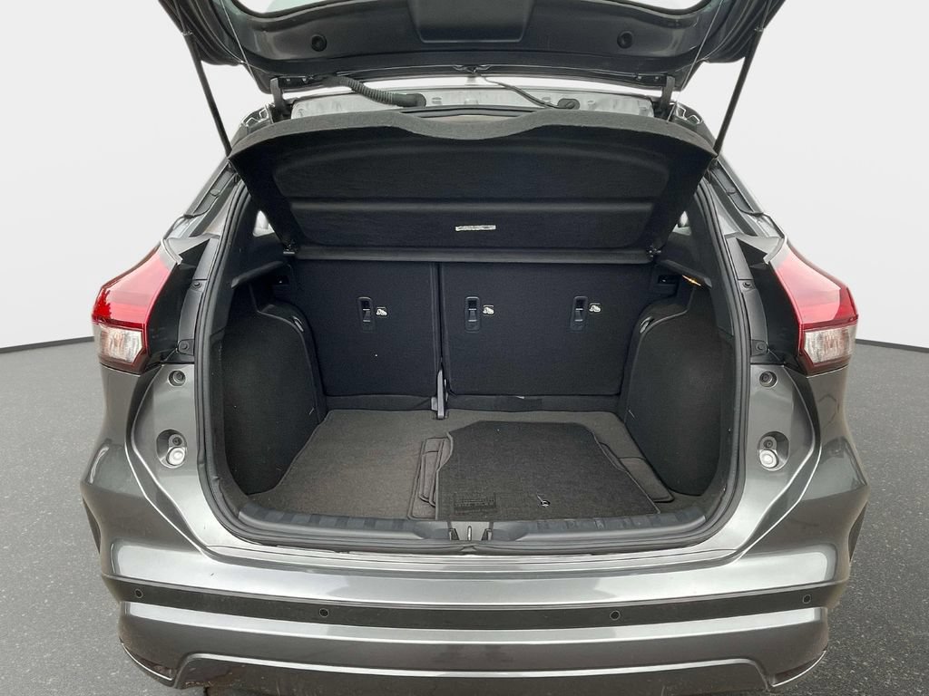 Used 2023 Nissan Kicks SR w/ SR Premium Package FWD image 10