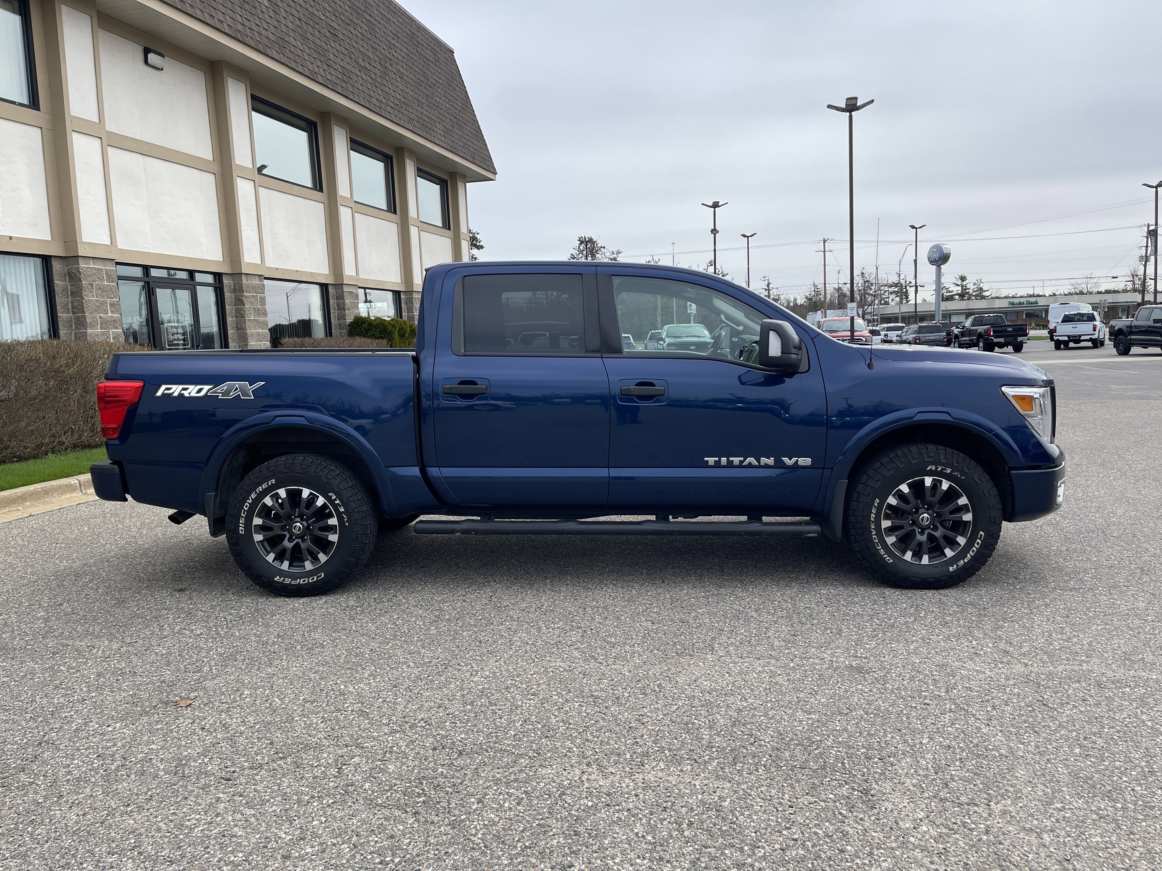 Used 2018 Nissan Titan PRO-4X AWD/4WD image 3