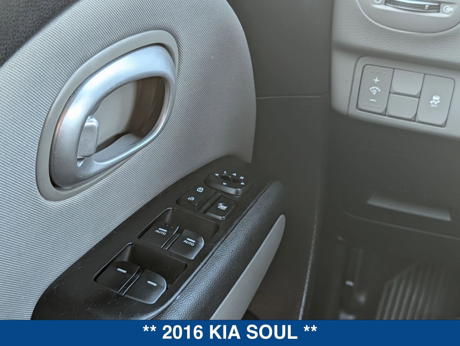 Used 2016 Kia Soul + image 21