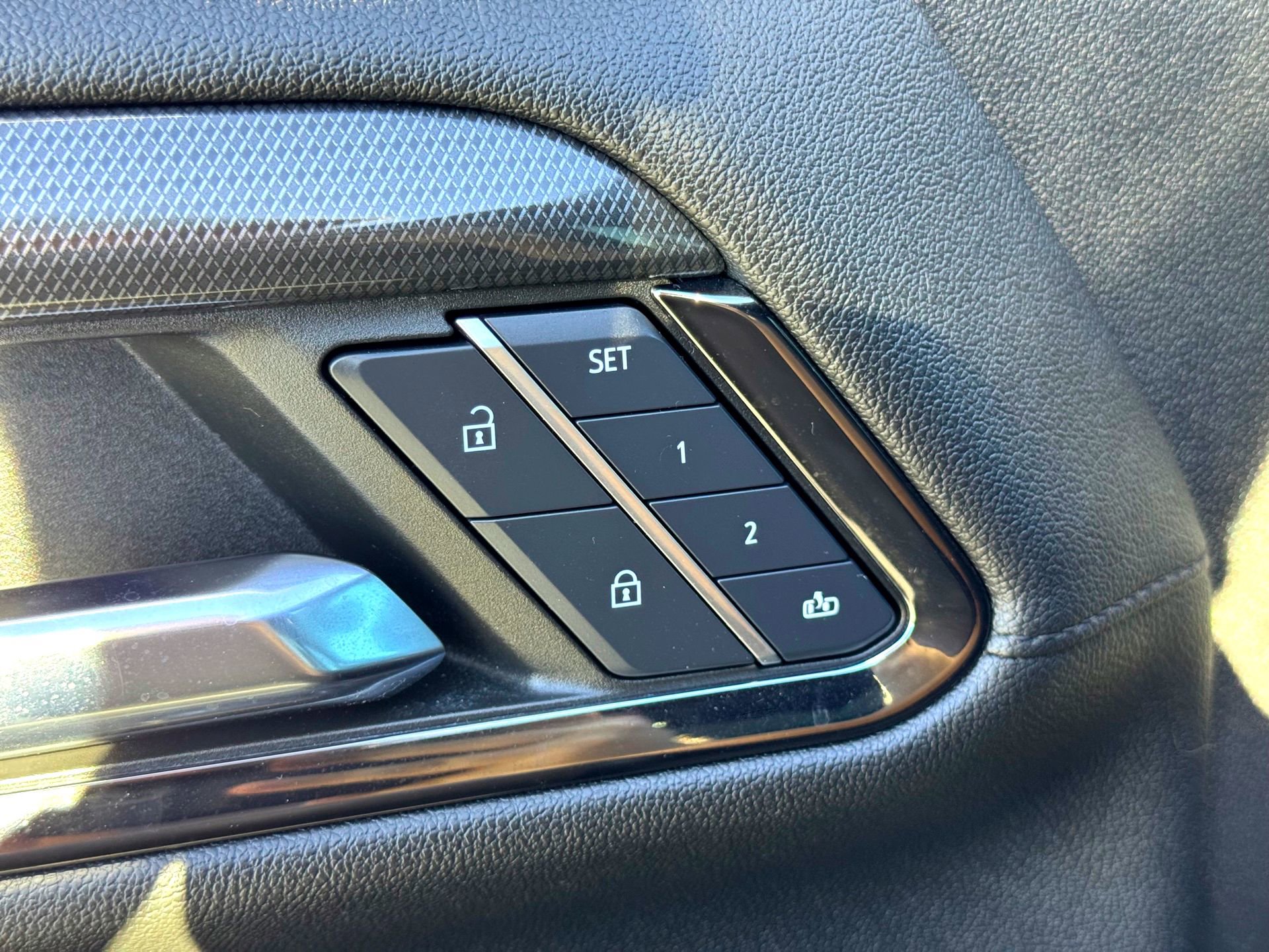 Used 2024 GMC Sierra 3500 AT4 w/ AT4 Premium Plus Package image 18