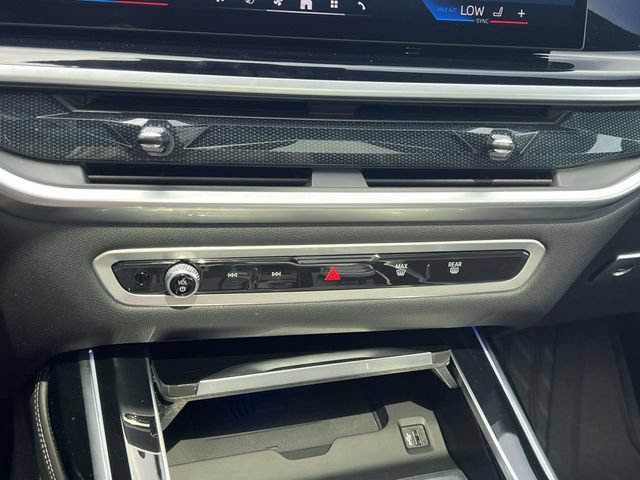 Used 2024 BMW X7 xDrive40i w/ Executive Package AWD/4WD image 28